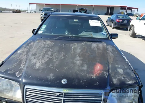 1998 Mercedes-Benz S 500 z USA, uszkodzony, nr VIN WDBGA51G1WA393058